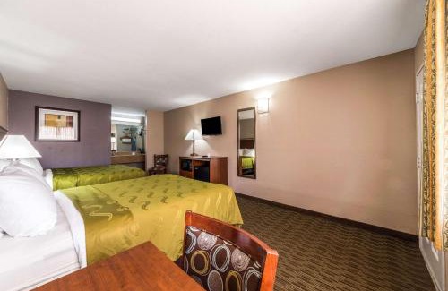 San Marcos Hotel | Convenient Quality Inn University with Pool near Downtown