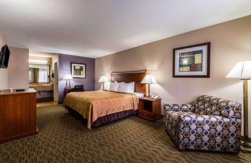 San Marcos Hotel | Convenient Quality Inn University with Pool near Downtown