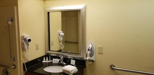 Bainbridge Hotel | Comfortable Quality Inn: Pet-Friendly with a Pool