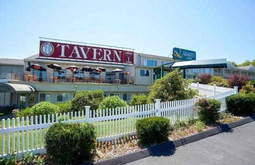 Buzzards Bay Hotel | Quality Inn: Oceanfront Retreat with Pool and Breakfast