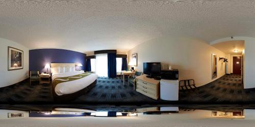 Buzzards Bay Hotel | Quality Inn: Oceanfront Retreat with Pool and Breakfast