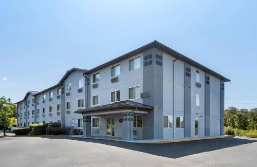 Johnstown Hotel | Pet-Friendly Stay at Super 8 by Wyndham Johnstown