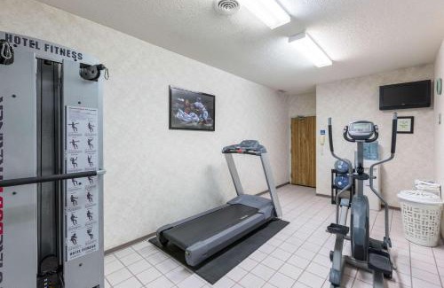 Kearney Hotel | Pet-Friendly Quality Inn Kearney with Pool & Ocean Views