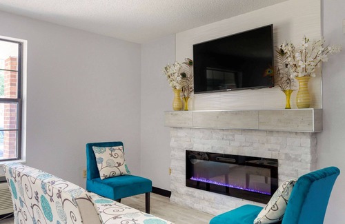 Lee Hotel | Discover Quality Inn: Family-Friendly with Great Amenities