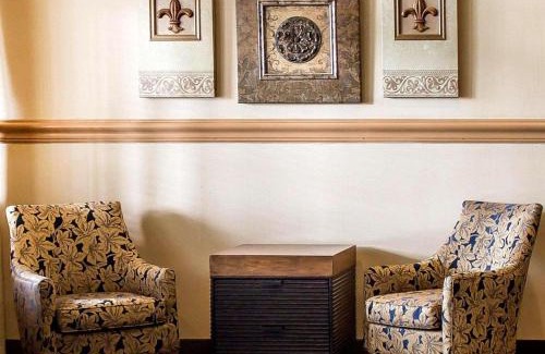 Lima Hotel | Quality Inn: Comfortable Stay with Breakfast & Accessibility