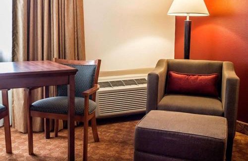Lima Hotel | Quality Inn: Comfortable Stay with Breakfast & Accessibility