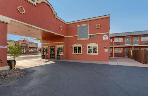 Madras Hotel | Cozy Quality Inn: Oceanfront Stay with Pet-Friendly Amenities