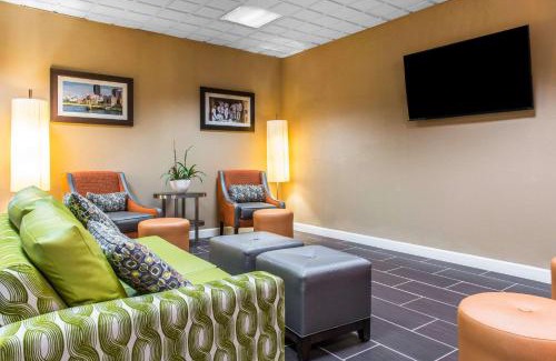 Natrona Hotel | Convenient Quality Inn: Pet-Friendly with Breakfast & Hot Tub
