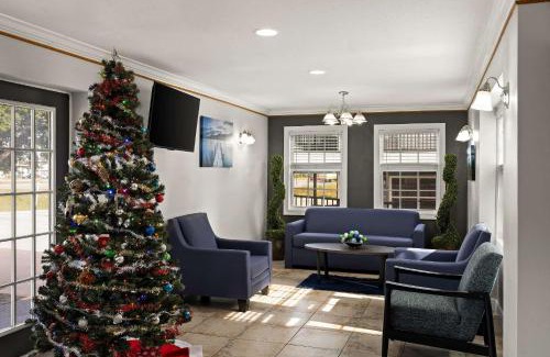 Biloxi Hotel | Pet-Friendly Quality Inn with Family Amenities and Accessibility