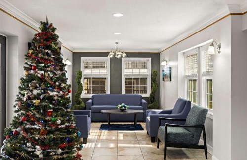 Biloxi Hotel | Pet-Friendly Quality Inn with Family Amenities and Accessibility
