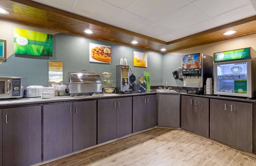 Oshkosh Hotel | Quality Inn: Guest Rated 8.4 with Pool & Breakfast Included
