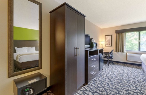 Oshkosh Hotel | Quality Inn: Guest Rated 8.4 with Pool & Breakfast Included