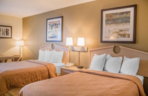 Port Clinton Hotel | Quality Inn: Family-Friendly Stay with Ocean Views & Pool