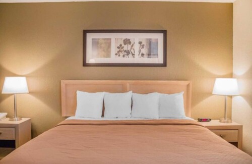Port Clinton Hotel | Quality Inn: Family-Friendly Stay with Ocean Views & Pool