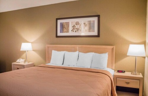 Port Clinton Hotel | Quality Inn: Family-Friendly Stay with Ocean Views & Pool