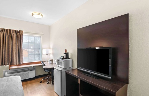 Queensbury Hotel | Quality Inn: Family-Friendly Stay with Breakfast & More