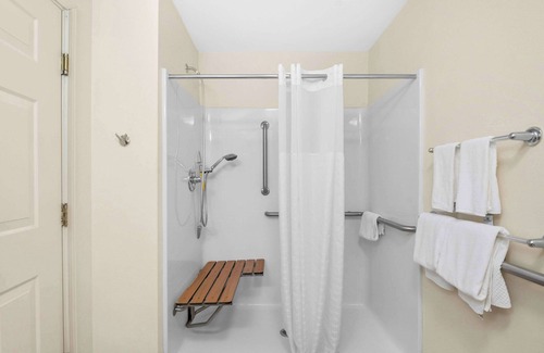 Queensbury Hotel | Quality Inn: Family-Friendly Stay with Breakfast & More