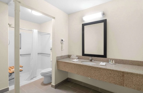 Queensbury Hotel | Quality Inn: Family-Friendly Stay with Breakfast & More