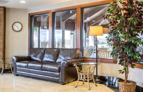 St. Marys Hotel | Comfortable Quality Inn: Pet-Friendly with Pool Access