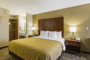 Waverly Hotel | Pet-Friendly Getaway at Quality Inn Waverly with Pool & Spa