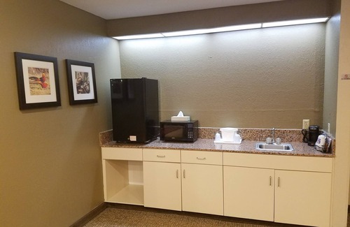 Waverly Hotel | Relax at Quality Inn Waverly with Pool and Spa Amenities