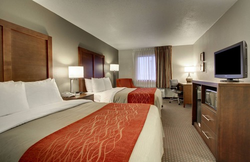 Waverly Hotel | Relax at Quality Inn Waverly with Pool and Spa Amenities