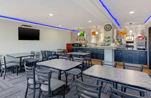 Waynesboro Hotel | Comfortable Stay at Quality Inn Waynesboro with Pool Access