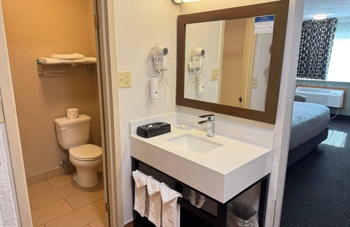 West Des Moines Hotel | Convenient Days Inn by Wyndham West Des Moines Awaits You