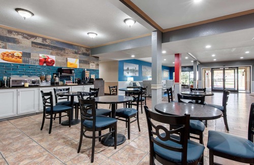 West Memphis Hotel | Quality Inn West Memphis I-40: Family-Friendly Retreat