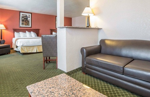 Winnemucca Hotel | Discover Quality Inn Winnemucca with Spa and Dining Options