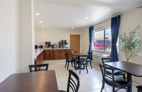 Winslow Hotel | Quality Inn Winslow I-40: Family-Friendly with Great Amenities