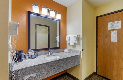 Wooster Hotel | Relax at Quality Inn-Wooster with Oceanfront Amenities