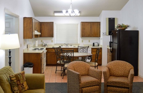 Mariposa Hotel | Discover Quality Inn Yosemite Valley Gateway with Pool & Spa