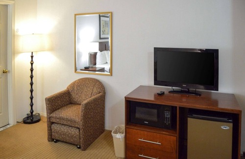 Mariposa Hotel | Discover Quality Inn Yosemite Valley Gateway with Pool & Spa