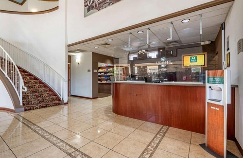 Zephyrhills Hotel | Discover Quality Inn Zephyrhills-Dade City: Pet-Friendly Retreat