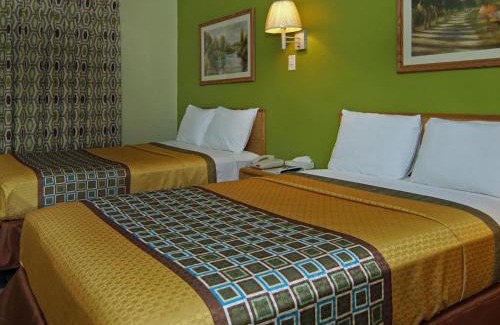 Weatherford Hotel | Quality One Motel: Family-Friendly Stays with Pool Access