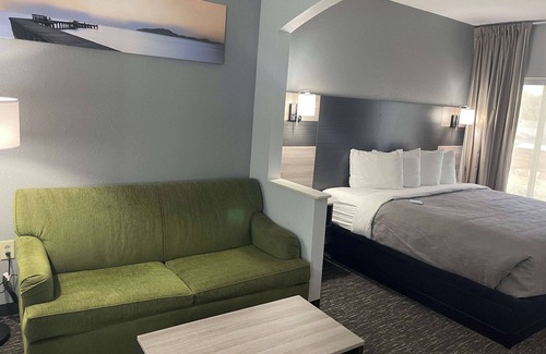 Abilene Hotel | Inviting Quality Suites with Pool, Spa & Family Amenities