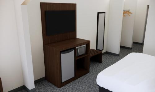 Franklin Park Hotel | Quality Suites: Family-Friendly Getaway with Private Pool