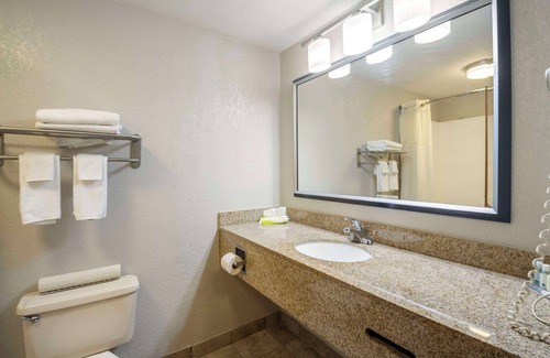 Hickory Hotel | Comfortable Stay at Quality Suites with Pool and Breakfast
