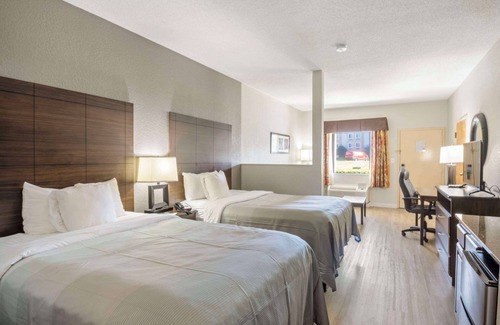 Hickory Hotel | Comfortable Stay at Quality Suites with Pool and Breakfast