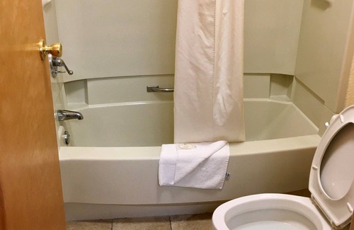 Hickory Hotel | Comfortable Stay at Quality Suites with Pool and Breakfast
