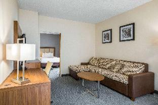 Lansing Hotel | Comfortable Quality Suites: Pet-Friendly with Free Breakfast