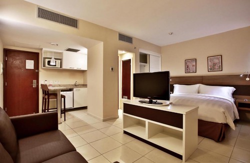 Costa Azul Hotel | Enjoy Quality Suites São Salvador: Pet-Friendly & Pool Access