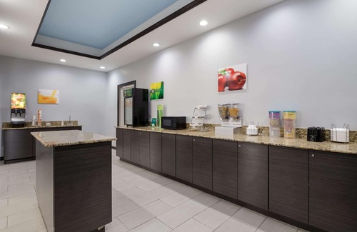 Tulsa Hotel | Highly Rated Quality Suites I-44 with Family-Friendly Amenities