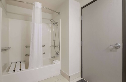 Tulsa Hotel | Highly Rated Quality Suites I-44 with Family-Friendly Amenities