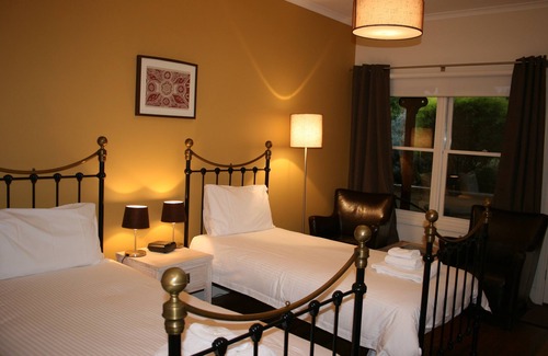 Woolsthorpe Hotel | Discover Quamby Homestead: Family-Friendly with Pool & Breakfast
