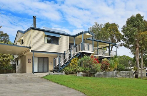 Brisbane Waterfront House | Beachfront Quandamooka Beach House with Family-Friendly Amenities