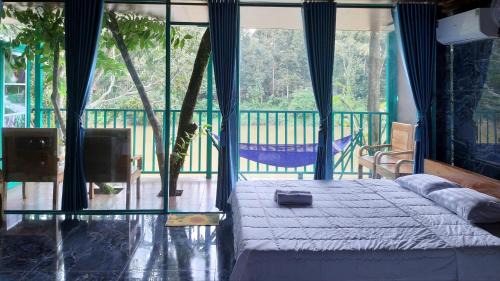 Kroun Hotel | Quang Minh River View Resort