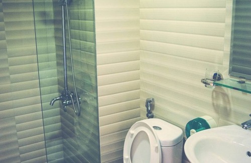 Tam Ky Hotel | Relax at Quang Nam University Guesthouse with Pool & Dining