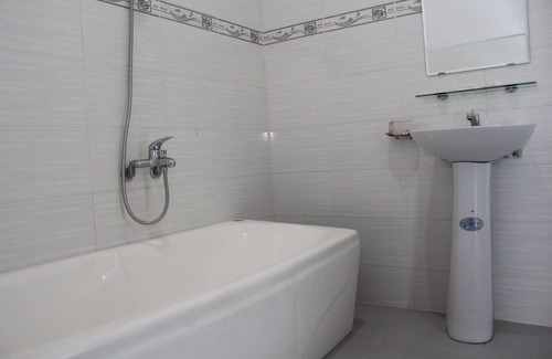 Tam Ky Hotel | Relax at Quang Nam University Guesthouse with Pool & Dining